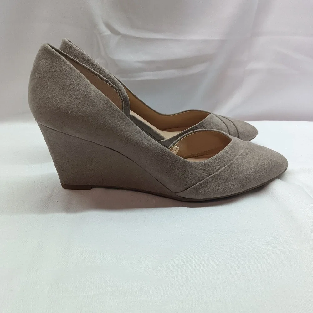 Franco Sarto Fayrah Taupe Grey Suede Wedge Pumps d'Orsay Pointed Toe Shoes 7.5M